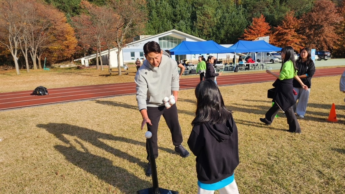 本赛季下滑原因？哈里伯顿：对手对我全场紧逼，我无法参与进攻