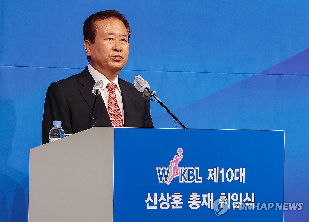 弗里克避谈夏窗引援：比赛时我会拥有18名球员 费尔明具备首发实力