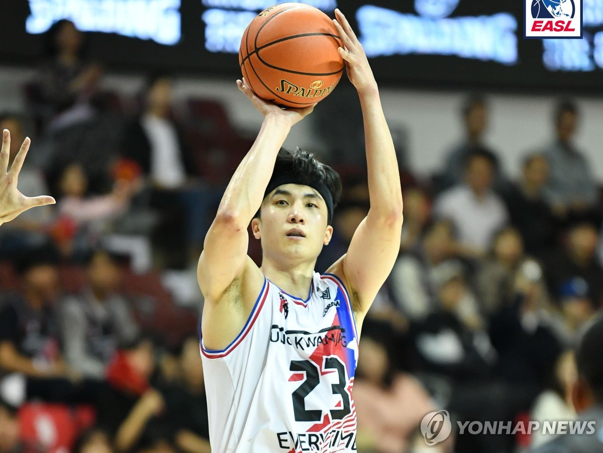 表现不俗！唐斯战旧主半场7中3得到9分8篮板2抢断