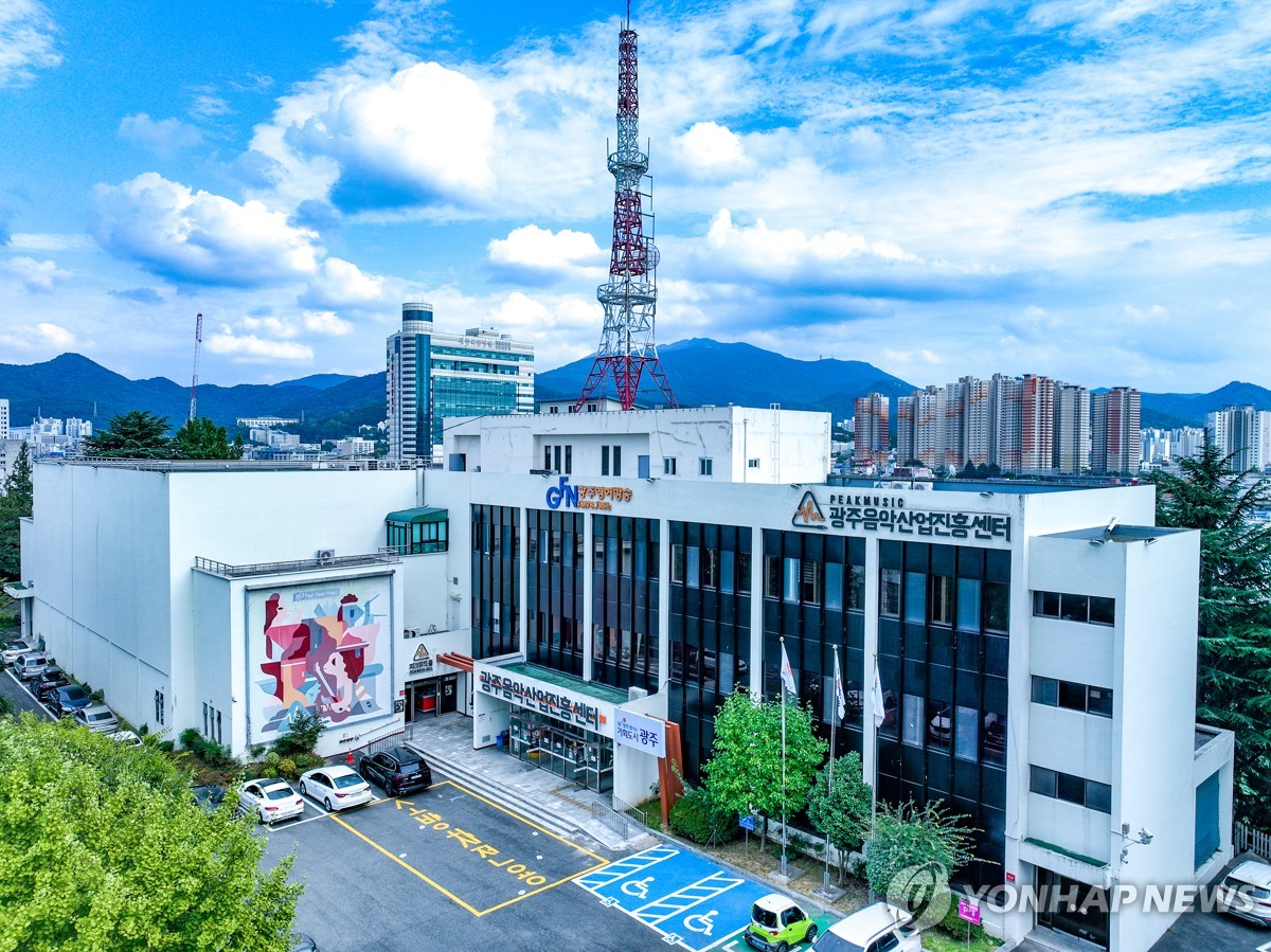 表现不俗！唐斯战旧主半场7中3得到9分8篮板2抢断